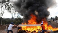 Aksi massa anti-presiden Hernandez di Tegucigalpa, Ibu Kota Honduras, pada Sabtu (27/1/2018). (Foto: Dok. REUTERS/Edgard Garrido)