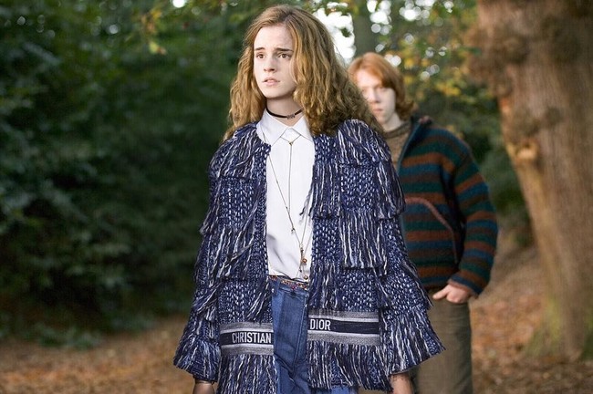 Tengok saja tampilan Hermione dengan jaket Dior dari koleksi Spring/Summer 2018. Foto: Instagram Gryffindior