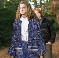 Tengok saja tampilan Hermione dengan jaket Dior dari koleksi Spring/Summer 2018. Foto: Instagram Gryffindior