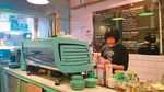 Asyiknya Ngopi dan Ngemil di Kafe Nuansa Biru Tosca Ini
