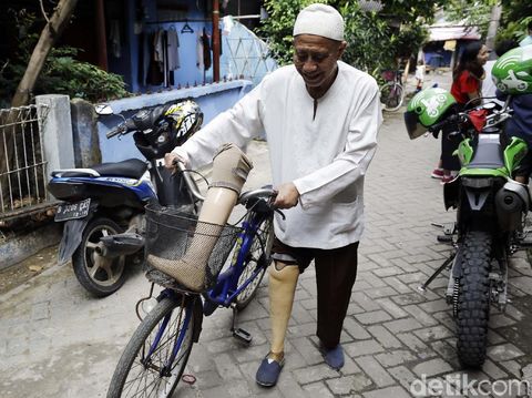 M Saleh masih bisa menjadi kepala sekolah meski kehilangan kakinya karena kusta