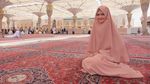 Foto: Gaya Traveling Pramugari Calon Istri Tommy Kurniawan