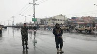 Dilansir Reuters, serangkaian ledakan terdengar di Akademi Militer Marshal Fahim, Kabul, Afghanistan. (Foto: Dok. REUTERS/Mohammad Ismail)