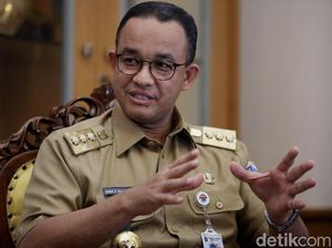 Mobil Ratna Sarumpaet Kena Derek Berujung Meme, Ini Kata Anies