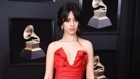 Seksinya penampilan Camila Cabello saat hadir di Grammy Awards. Foto: Getty Images