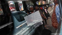 Sejumlah angkutan umum yang melakukan demo diantaranya mikrolet M 10 dan M 09.