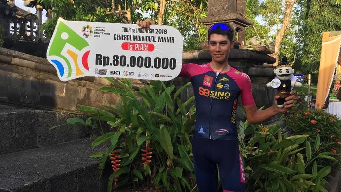 Juara Tour de Indonesia 2018 Ariya Phounsavath (Foto: Femi Diah) Juara Tour de Indonesia 2018 Ariya Phounsavath (Foto: Femi Diah)