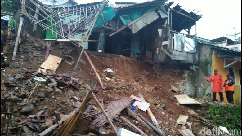 Total Kerugian Akibat Gempa di Sukabumi Rp 5,9 Miliar Total Kerugian Akibat Gempa di Sukabumi Rp 5,9 Miliar