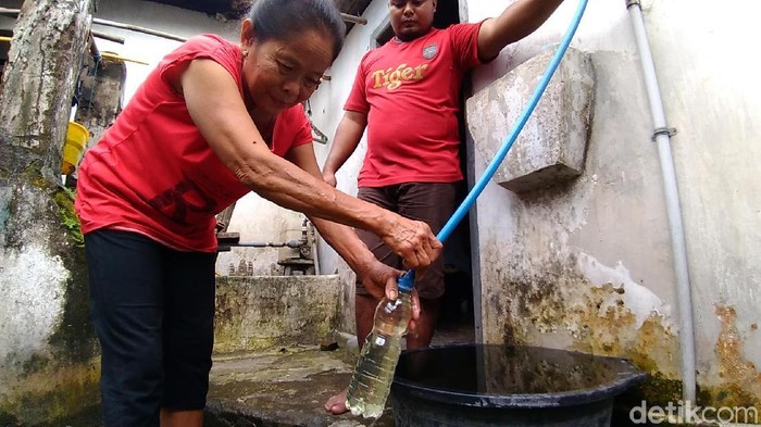 Warga Kediri Keluhkan Sumber Air yang Tercemar Limbah Pabrik Gula