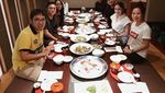Intip Keseruan Momo Geisha Cicip Makanan Enak Saat Traveling