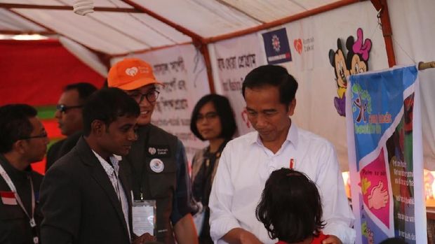 Jokowi Janjikan RS Rumah Sakit Lapangan ke Pengungsi Rohingya