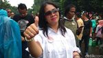 Ini Lho Para Srikandi Taksi Online di Antara Massa Pendemo