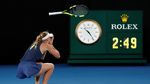 Foto: Peluk-Cium Caroline Wozniacki untuk Trofi Dambaan