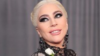 Pada tahun 2017 lalu, Lady Gaga menyebutkan terdiagnosis penyakit langka fibromyalgia. Sejak 2013 ia mengaku mengalami nyeri di seluruh tubuh yang ia tidak tahu alasannya. Fibromyalgia menyebabkan pengidapnya susah tidur, nyeri otot, mudah lelah, pikun dan kurang konsentrasi. dok. Getty Images