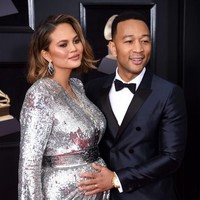 Chrissy Teigen pernag meninggalkan media sosial setelah mendapatkan ancaman pembunuhan karena cuitan kontroversialnya tentang penembakan di Ottawa, Kanada, Oktober 2014 lalu. Rupanya Chrissy hanya bertahan satu minggu tanpa media sosial. Aku bosan. Aku rindu kalian semua. Saatnya tanya-jawab! tulis Chrissy yang kembali lagi ke Twitter. Foto: Getty Images