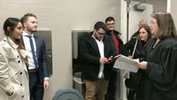Brian dan Maria terpaksa menikah di toilet karena sang ibu mendadak sesak napas dan butuh oksigen lalu dibawa ke toilet.