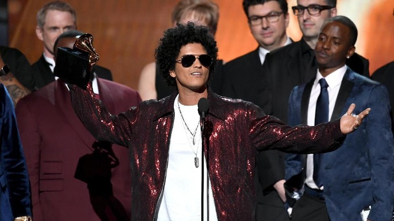 Foto: Bruno Mars meraih 7 piala Grammy Awards (Kevin Winter/Getty Images for NARAS) Foto: Bruno Mars meraih 7 piala Grammy Awards (Kevin Winter/Getty Images for NARAS)