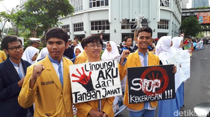 Pelajar dan Karang Taruna di Surabaya Serukan Tolak Eksploitasi Anak