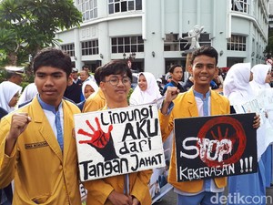 Pelajar dan Karang Taruna di Surabaya Serukan Tolak Eksploitasi Anak
