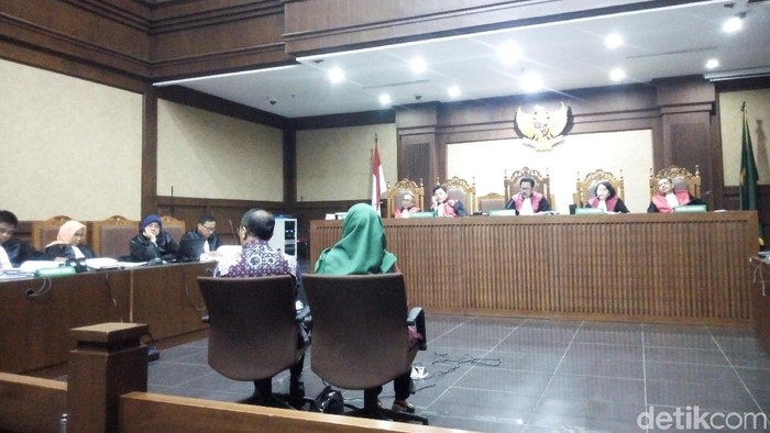 Antar Uang ke Rumah Akom, Saksi: Mending Dikasih Kerjaan Berat