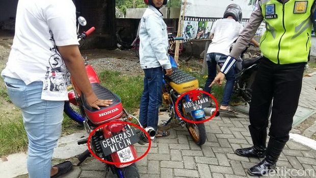 Polisi Bojonegoro Tilang Motor Berplat Generasi Micin dan Kids Zaman Now