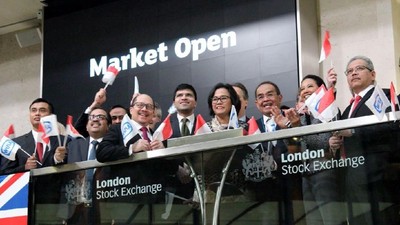 Senyum Semringah Sri Mulyani dan Rini di London