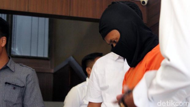 Satuan Reserse Kriminal Polres Garut menangkap FN alias Nunur (28) tersangka pembunuh Iis Aisyah (32), seorang ibu hamil yang ditemukan tewas bersimbah darah di rumahnya.