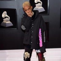 Memakai celana penuh ‘tambalan’ Jaden Smith seharusnya bisa tampil lebih baik dari ini untuk acara sekaliber Grammy. (Foto: Getty Images)