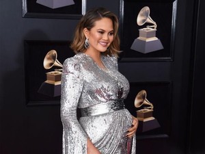 Chrissy Teigen Tak Jadi Datang ke Jamuan Oscar Demi Cicip Taco
