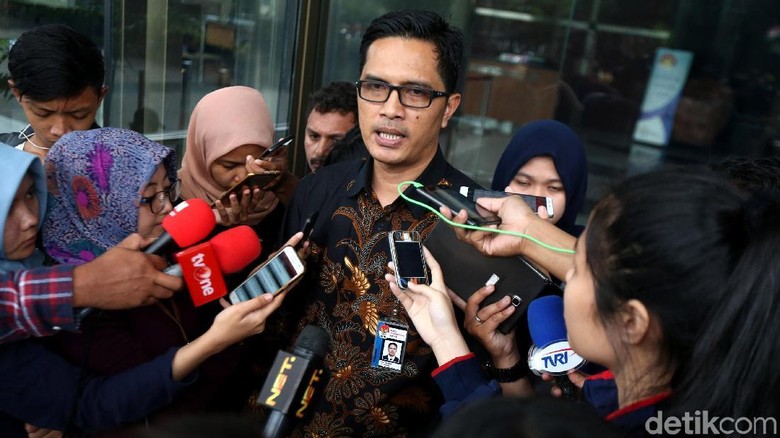 KPK Duga OTT Bupati Buton Selatan Terkait Pendanaan Politik KPK Duga OTT Bupati Buton Selatan Terkait Pendanaan Politik