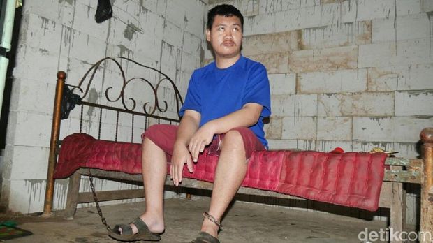 Kerap Mengamuk, Pemuda di Pekalongan Ini Dirantai