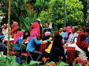 Warga Surabaya Bisa Berobat Gratis di Taman Lansia & Taman Paliatif