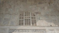 Taj Mahal dibangun oleh Shah Jahan yang merupakan Raja Mughal yang pernah memerintah di India, menjanjikan sebuah Istana megah untuk istrinya yang sedang sakit. Mughal sendiri sebenarnya berasal dari Mongolia dan beragama Islam (Bagus Prihantoro Nugroho/detikTravel)