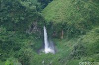 Air Terjun di Banjarnegara Ini Bisa Berubah Warna