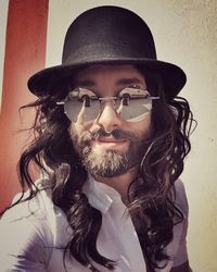 Tranformasi Conchita, Penyanyi Berjanggut yang Dulu Feminin Kini Maskulin