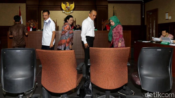 Gamawan  Mengaku Marahi Eks Anak Buahnya Disebut Terima Uang e-KTP