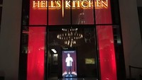 Memasuki area restoran, Anda akan disambut gerbang ikonik ini. Lewat layar digital,  Gordon Ramsay menyapa tamu dengan mengucapkan selamat datang. Foto: Istimewa
