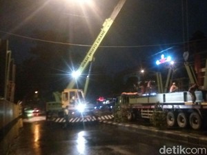 Ada Pemasangan JPO, Jalan Kol Sutarto Solo Ditutup Hingga Senin Pagi