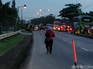 Kecelakaan Beruntun Melibatkan 10 Kendaraan di Purwodadi, 2 Tewas