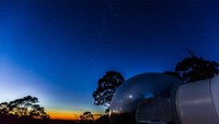Tenda ini diletakan di ketinggian 800 meter di tepi tebing Lembah Capertee, lembah terbesar kedua di dunia. (Bubble Tents Australia)