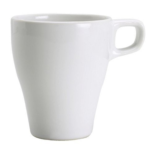 Mug Fargrik cukup banyak terlihat di kafe maupun restoran. Maria Vinka merancangnya dengan desain simpel dan fungsional untuk bisa digunakan di segala situasi dan acara. Foto: IKEA