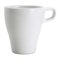Mug Fargrik cukup banyak terlihat di kafe maupun restoran. Maria Vinka merancangnya dengan desain simpel dan fungsional untuk bisa digunakan di segala situasi dan acara. Foto: IKEA