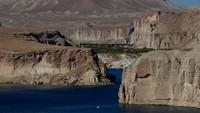 Band-e-Amir rasanya pantas disebut oase. Destinasi ini juga membuktikan, kalau alam Afghanistan tak bisa dipandang sebelah mata (Paula Bronstein/Getty Images)