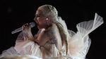 Lady Gaga Bak Bidadari hingga Wanita Seksi di Despacito