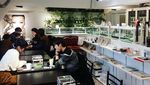 Foto: Nyeruput Kopi Bareng Ular di Tokyo, Mau?