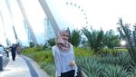 Foto: Gaya Traveling Pramugari Calon Istri Tommy Kurniawan
