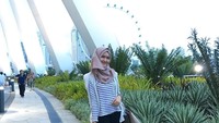 Gaya traveling Lisya yang santai (lisyanurrahmi/Instagram)