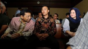 Foto: So Sweet! Ini Momen Novanto-Deisti Saling Lempar Senyum
