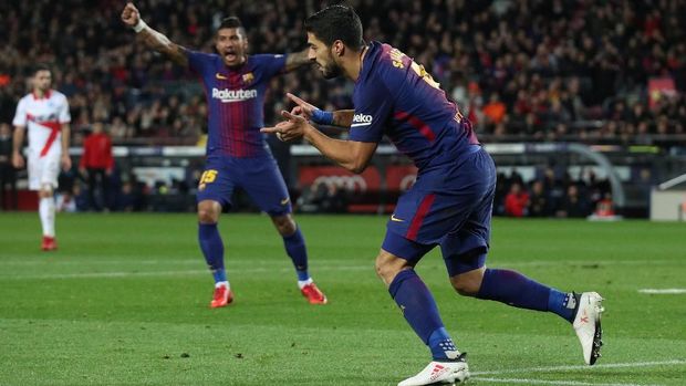 Luis Suarez mampu menyamakan skor 1-1 untuk Barcelona pada menit ke-72. (