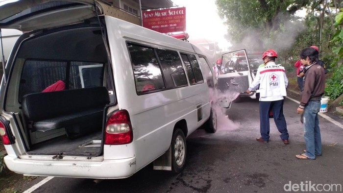 Hendak Jemput Pasien, Ambulance Ini Terbakar